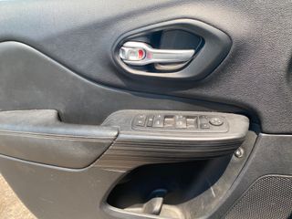 2016 Jeep Cherokee Limited - Driver's Front Door Image